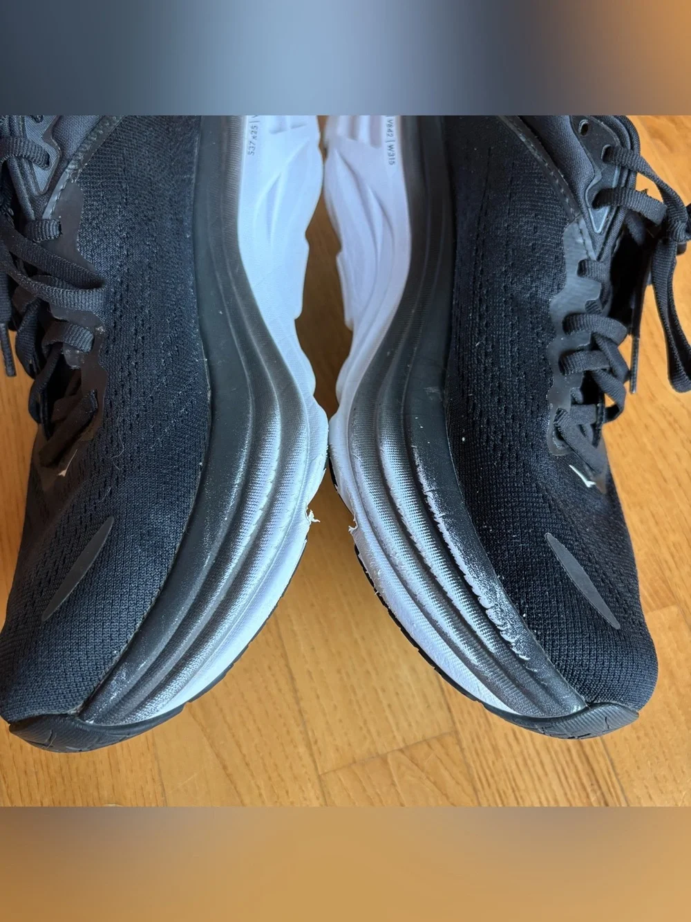 Size 8.5D Hoka One One Bondi 8 Mens Sneakers Black And White Running Shoes